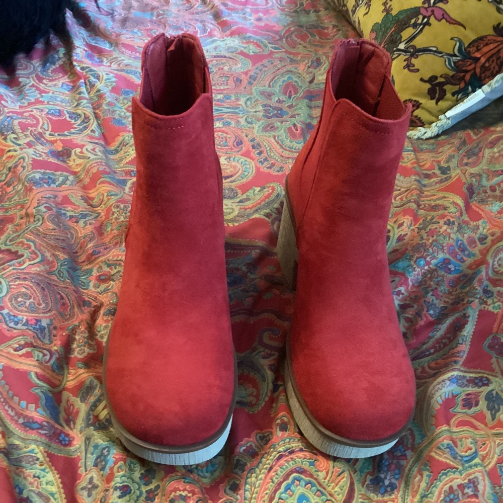 Pierre Dumas size 9 in red
